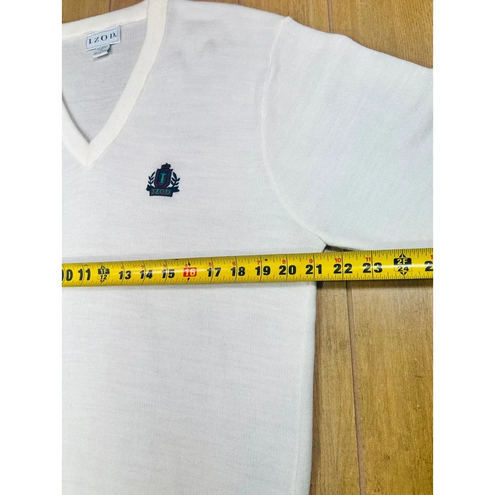 Vintage Izod Mens V-Neck Sweater White Acrylic‎ Knit Crest Logo 30741 J94 Medium